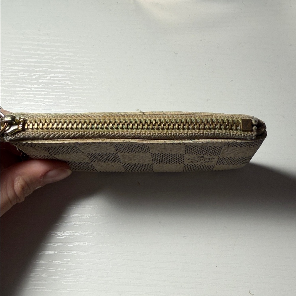 Louis Vuitton Cream and Gray Checkered Key Pouch - Picture 3 of 5